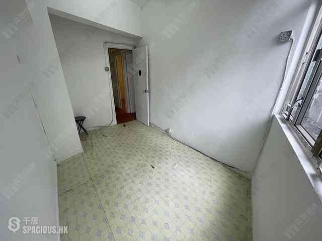 Wan Chai - Yau Kwong Building 06