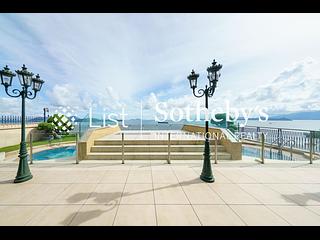 Pok Fu Lam - Villas Sorrento 03