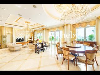 Pok Fu Lam - Villas Sorrento 06