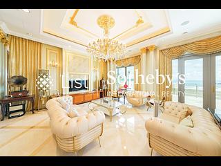 Pok Fu Lam - Villas Sorrento 07