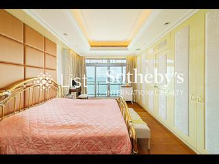 Pok Fu Lam - Villas Sorrento 12