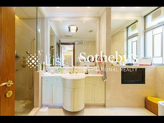 Pok Fu Lam - Villas Sorrento 13