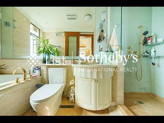 Pok Fu Lam - Villas Sorrento 15