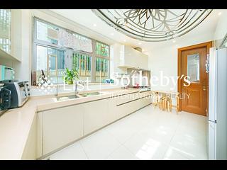 Pok Fu Lam - Villas Sorrento 16