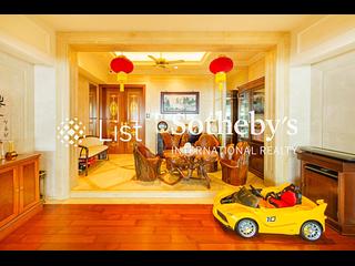 Pok Fu Lam - Villas Sorrento 19