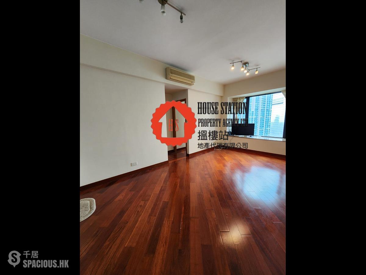 West Kowloon - The Arch Star Tower (Block 2) 01