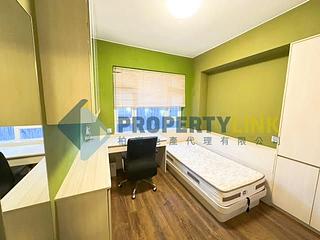 Mid Levels Central - Merry Court 06