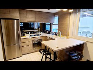 Happy Valley - Beverly House 04