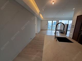 Mid Levels East - Bowen Place 04