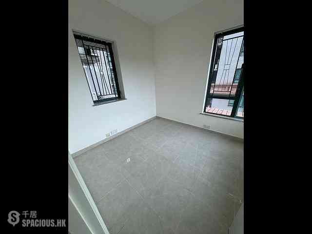 Tseung Kwan O - The Metro City Phase 2 Block 8 05