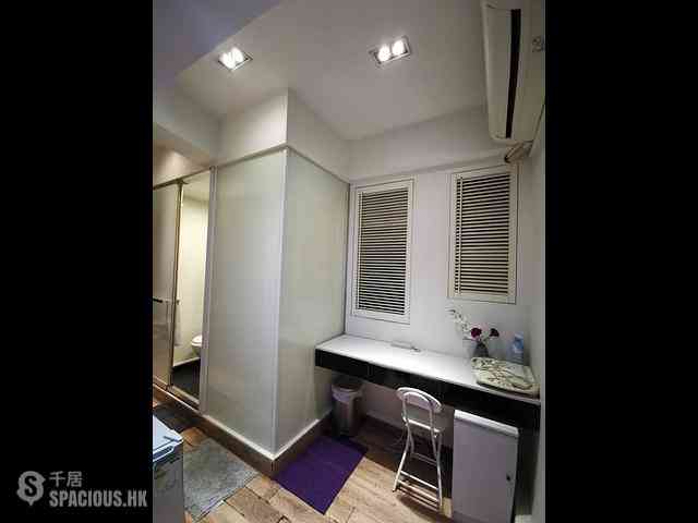 Wan Chai - Yau Tak Building 04