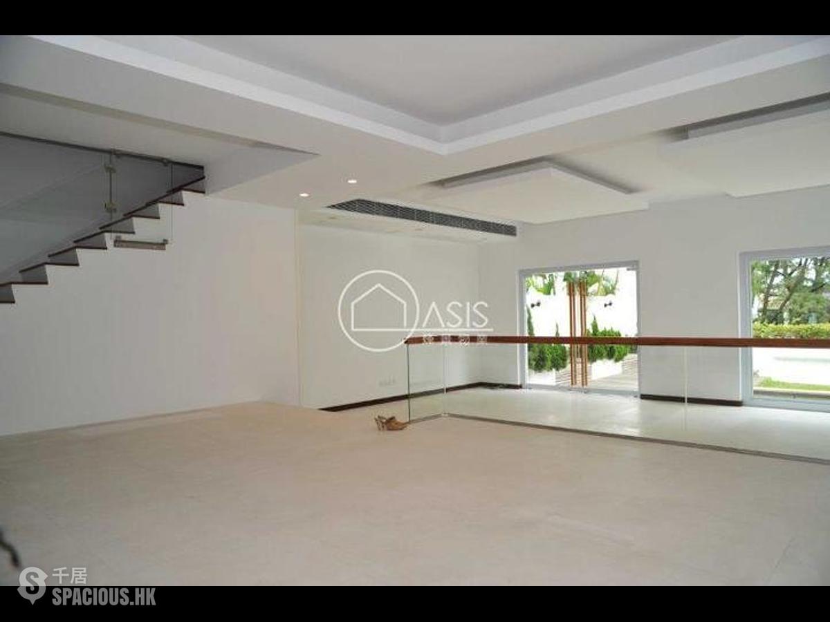 Stanley - Grosse Pointe Villa 01
