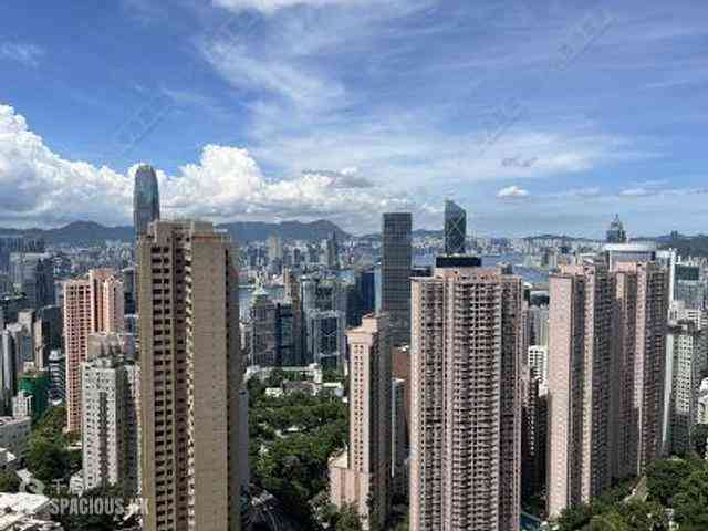 Mid Levels Central - Clovelly Court 01