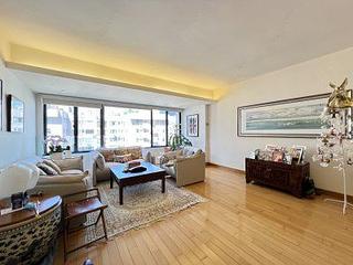 Mid Levels Central - Wing Hong Mansion 03