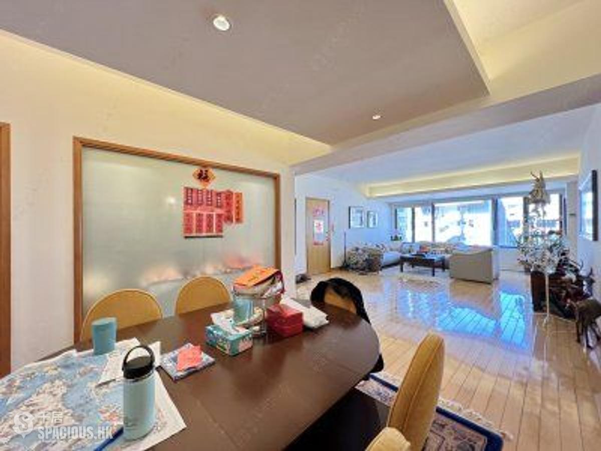 Mid Levels Central - Wing Hong Mansion 01