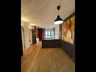 Mid Levels Central - Elegant Terrace Block 2 02