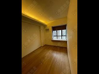 Mid Levels Central - Elegant Terrace Block 2 05