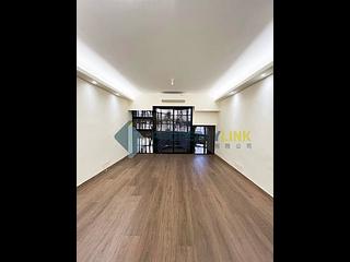 Mid Levels Central - Elegant Terrace 02