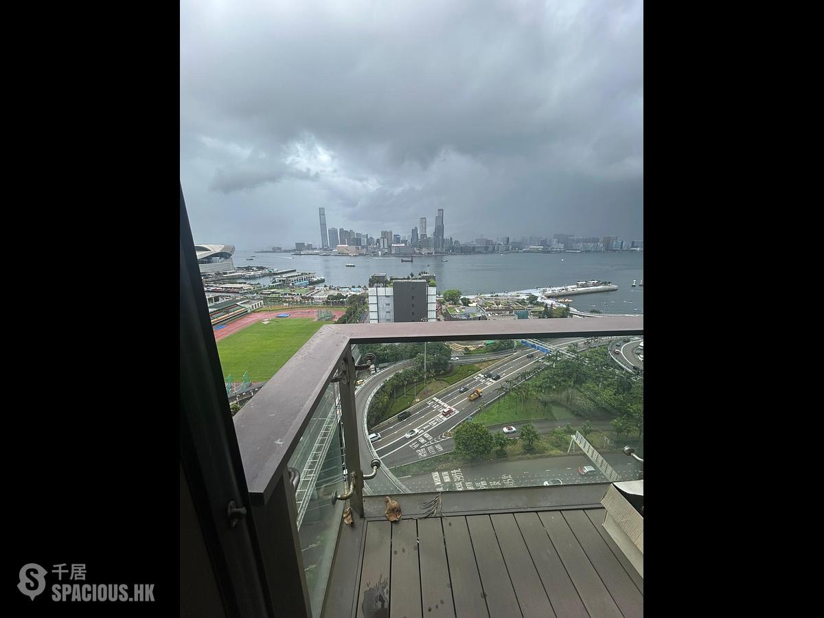 Wan Chai - The Gloucester 01