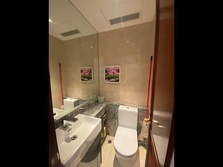 Wan Chai - The Avenue Phase 2 04