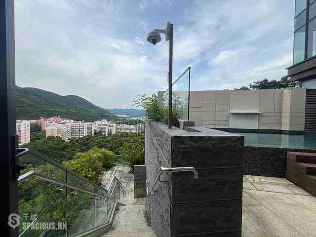 Chung Hom Kok - City Icon Block 2 03