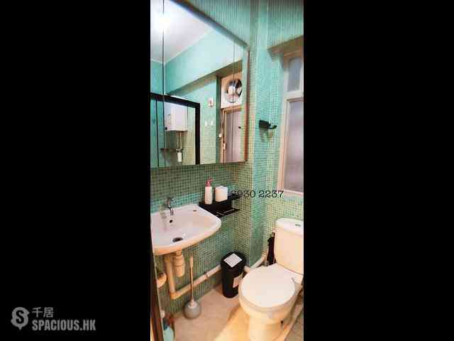 Central - 22-24, Gilman's Bazaar 05