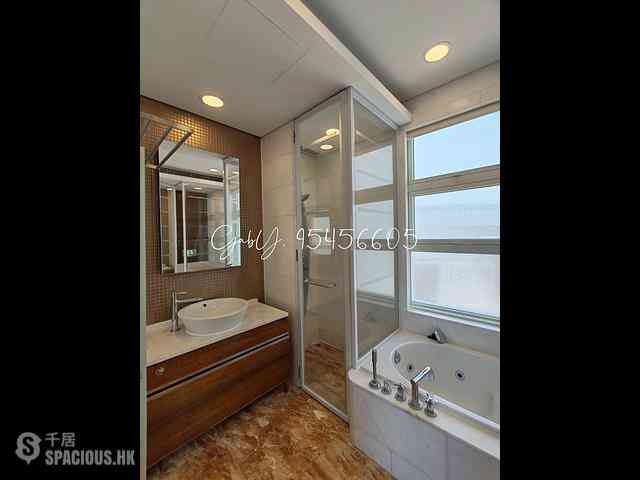 Chung Hom Kok - 33, Cape Road 02