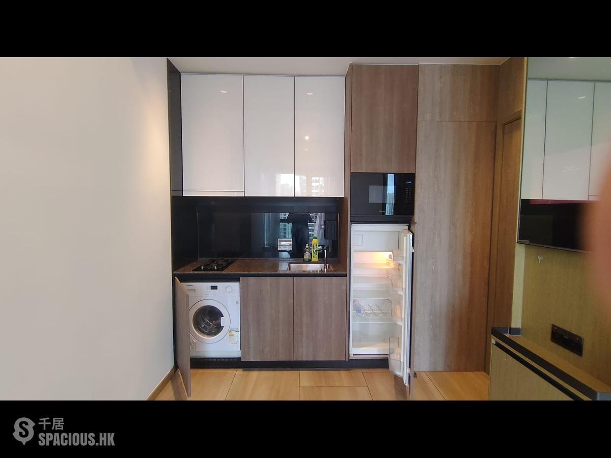 Sai Ying Pun - Two・Artlane 01