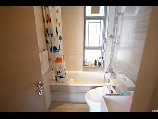 Sai Ying Pun - Island Crest Block 2 07
