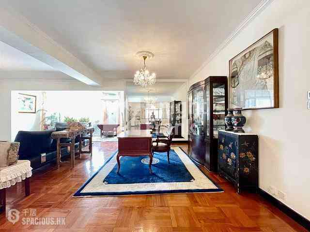 Causeway Bay - Fontana Gardens Block 22-25 02