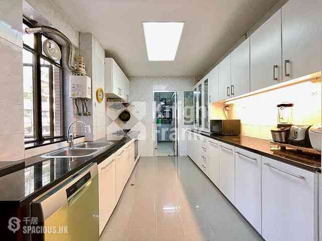 Causeway Bay - Fontana Gardens Block 22-25 04