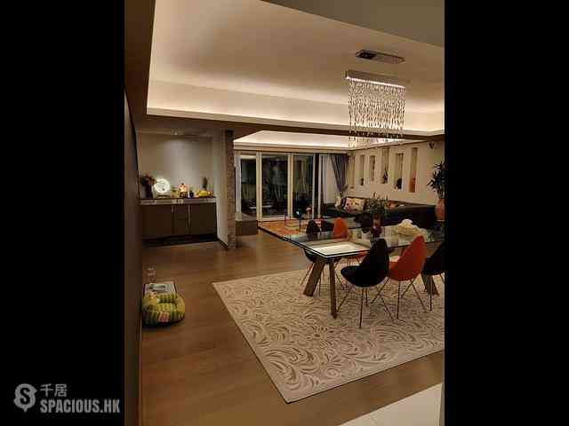 Mid Levels Central - 40, Conduit Road 01