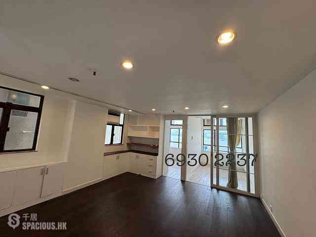Sheung Wan - 76, Connaught Road West 01