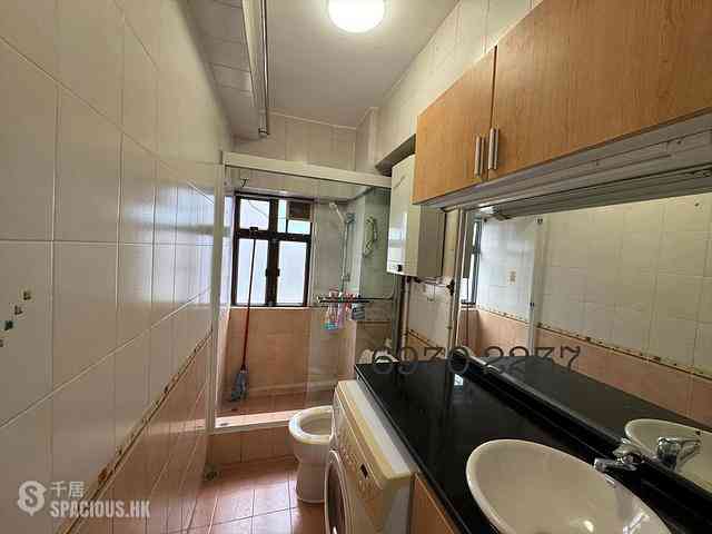 Sheung Wan - 76, Connaught Road West 08
