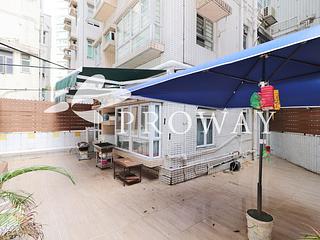 Wan Chai - Lok Moon Mansion 02