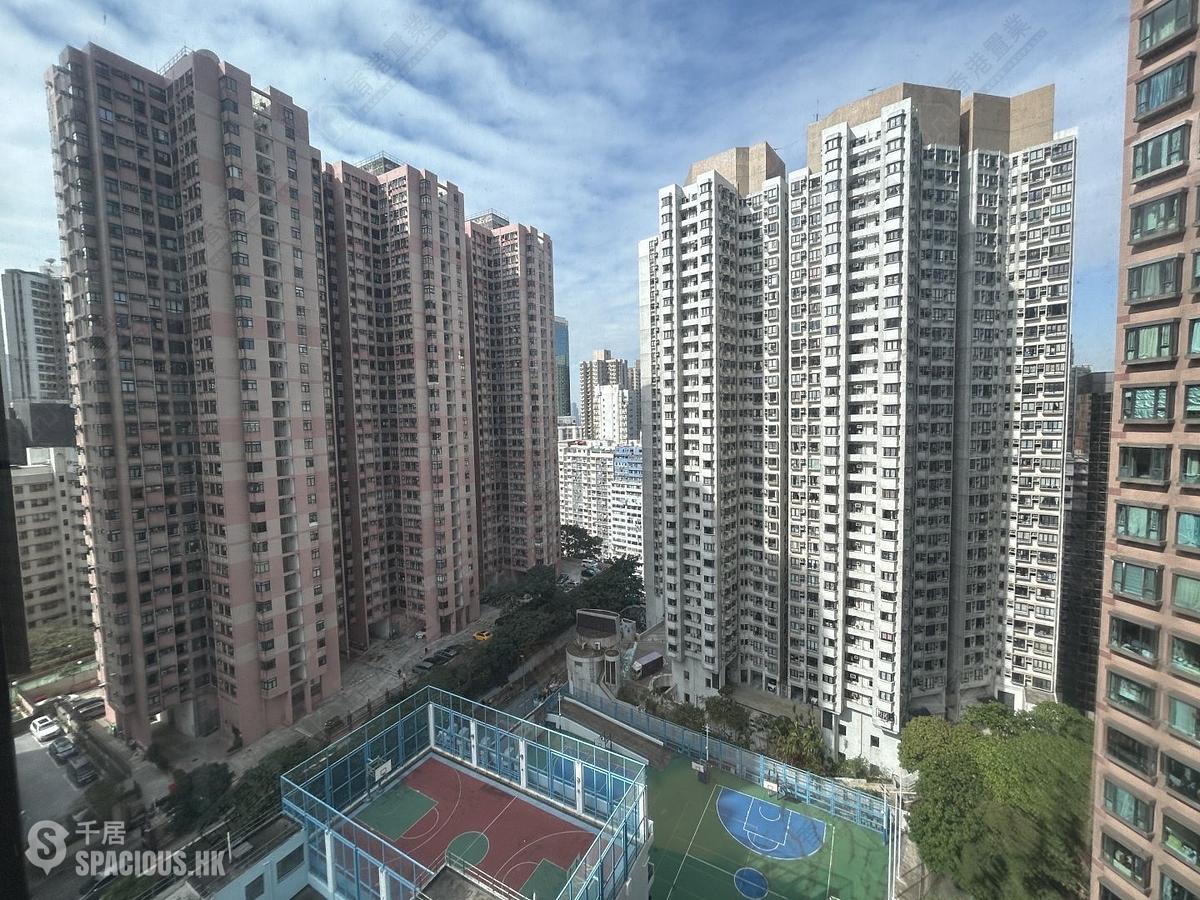 Fortress Hill - Le Sommet Block 2 01
