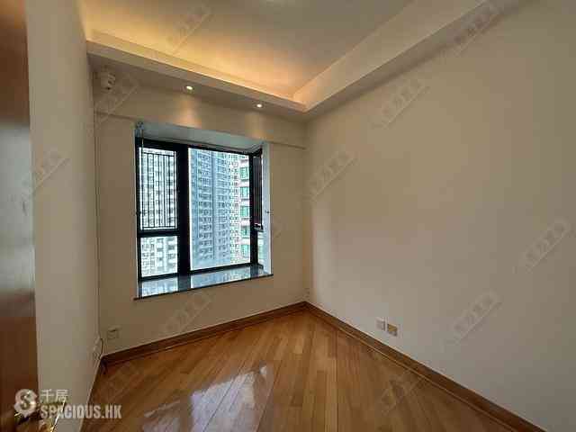 Fortress Hill - Le Sommet Block 2 04
