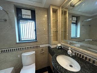 Fortress Hill - Le Sommet Block 2 07