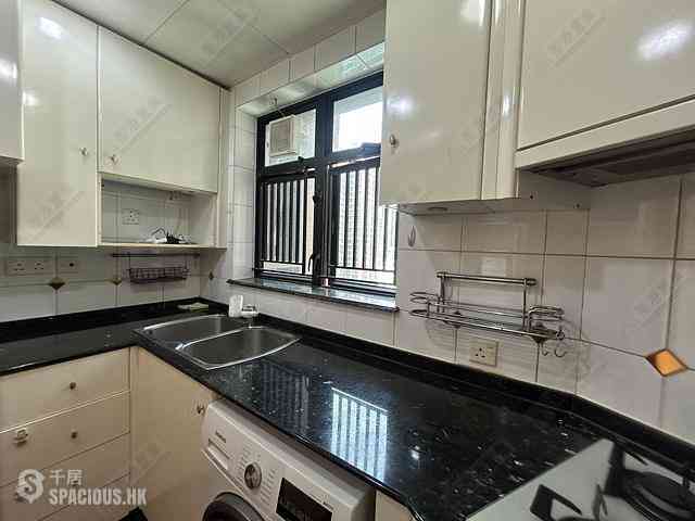 Fortress Hill - Le Sommet Block 2 09