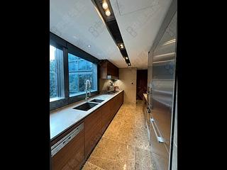 Mid Levels West - University Heights Tower 1 03