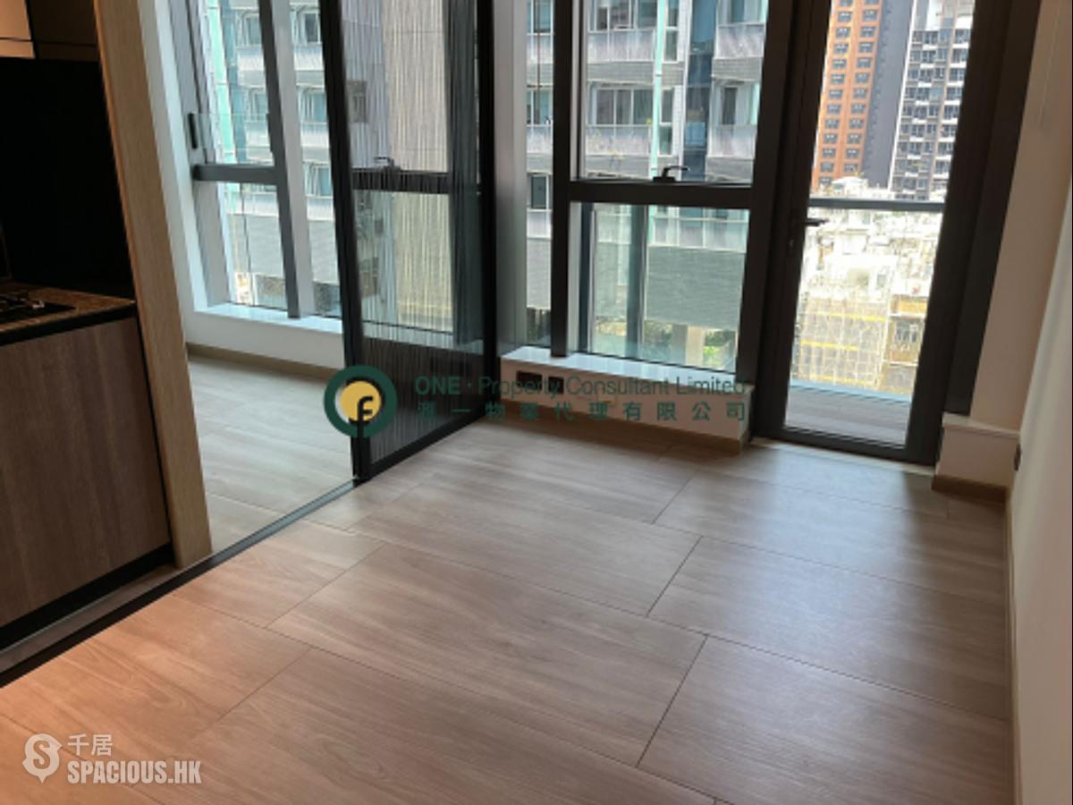 Sai Ying Pun - Two・Artlane 01