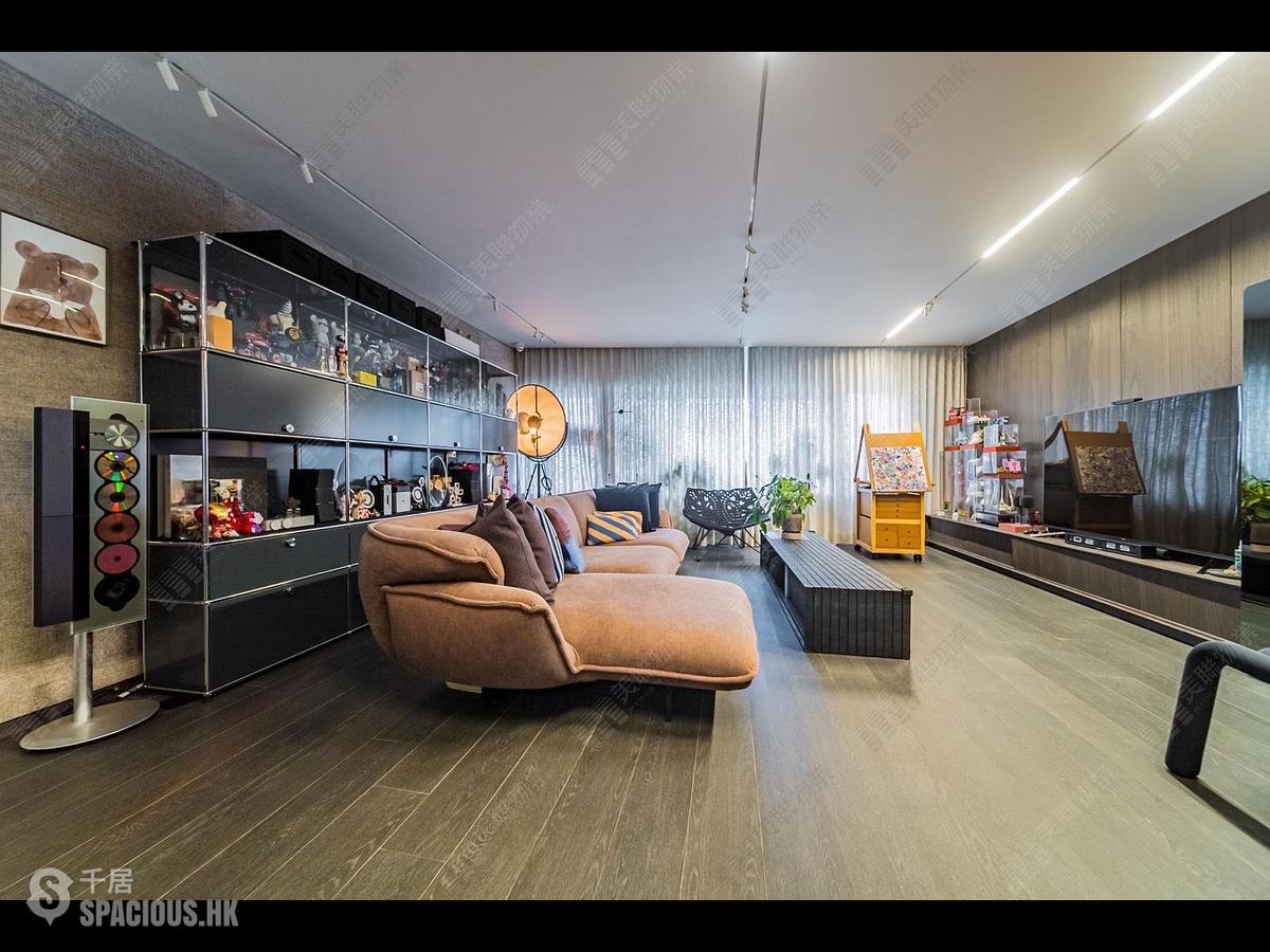 Mid Levels Central - Birchwood Place 01