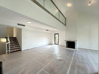 The Peak - Strawberry Hill 02