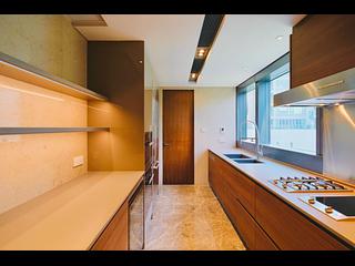 Mid Levels West - University Heights 10