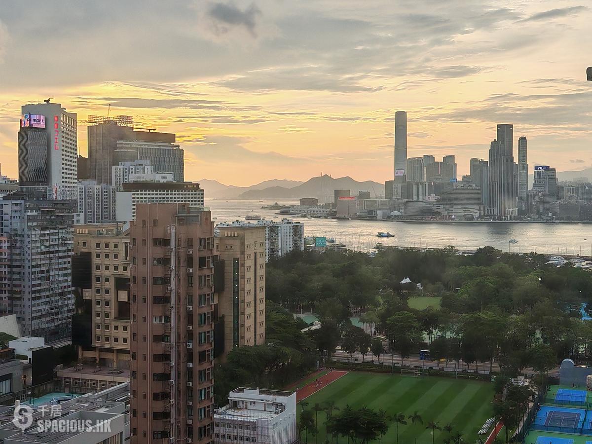 Tai Hang - Dragon Centre 01