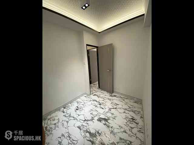 Wan Chai - King Tao Building 06