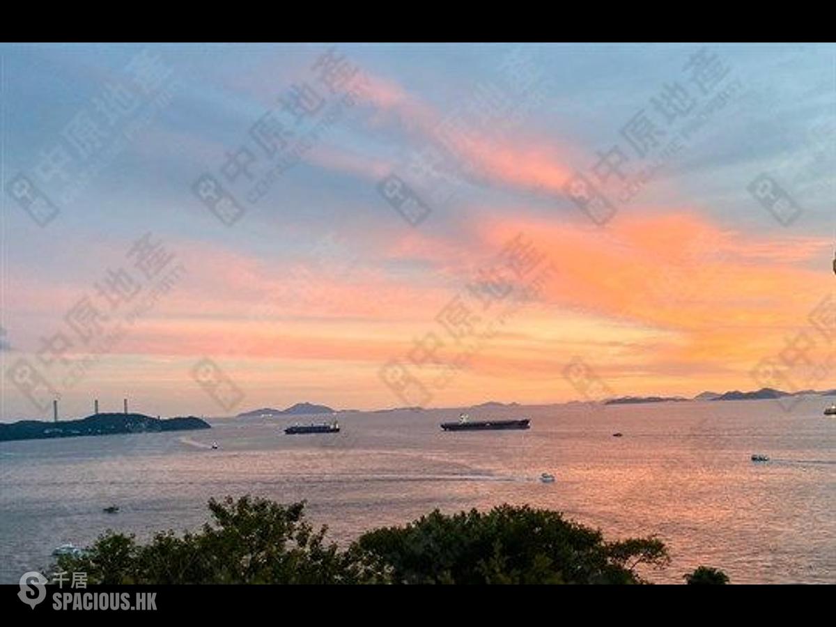 Pok Fu Lam - Villas Sorrento 01