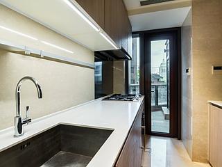 Mid Levels Central - 3, MacDonnell Road 03