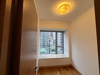 Sai Ying Pun - Island Crest Block 1 06