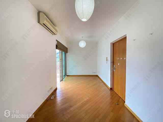 Wan Chai - The Zenith 01